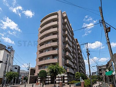 外観:総戸数117戸※写真は大規模修繕工事中時のものです 外観:総戸数117戸※写真は大規模修繕工事中時のものです