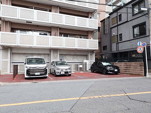 駐車場（月額15000円）※契約時：敷金（月額使用料2ヶ月）・礼金（月額使用料1ヶ月）の支払い有