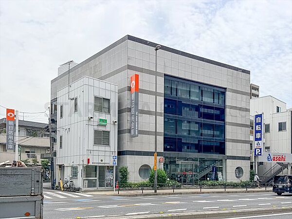 朝日信用金庫板橋支店 54m
