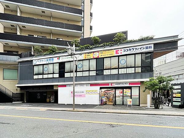 ココカラファイン三鷹店 120m
