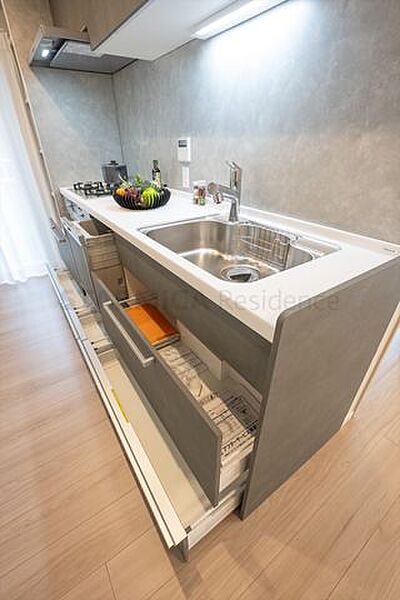 機能的な収納が豊富でキッチン周りもスッキリ