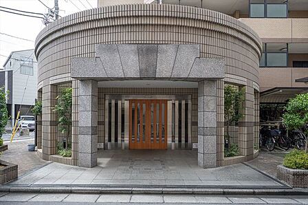 暖かさと気品に満ちたエントランス