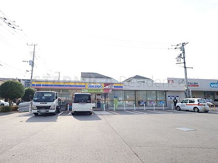 ミニストップ白糸台3丁目店 240m