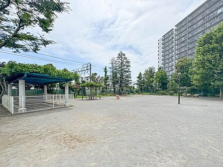 足立区立千住東町公園 110m