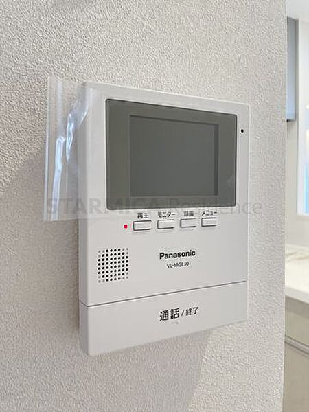 相手の顔を視認できるモニター付きインターホン