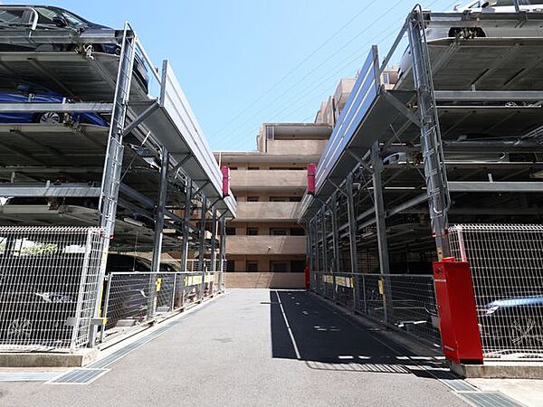 駐車場（月額9000～16000円）