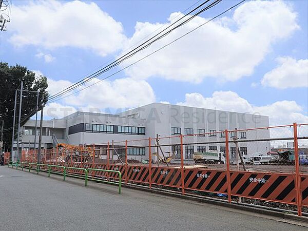練馬区立旭丘小学校 130m