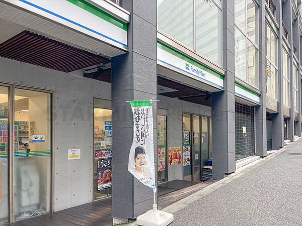 ファミリーマート恵比寿駅東口店 160m