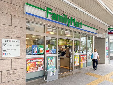 ファミリーマート中野駅南口本通り店 350m
