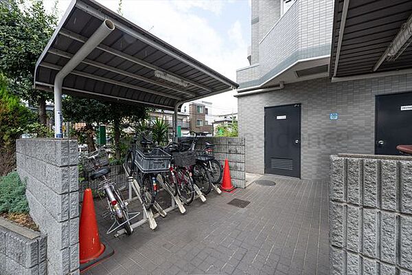 駐輪場(無償、2台目以降月額300円)