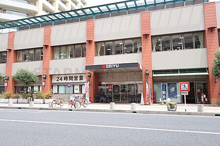西友川口本町店 400m