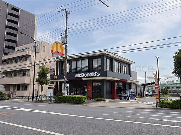 マクドナルド明治通り尾久店 270m
