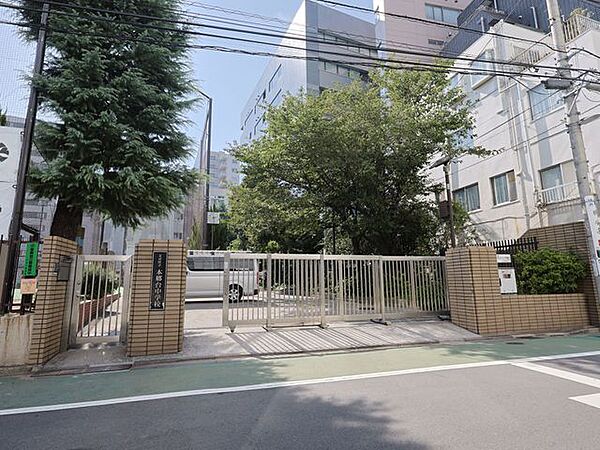 文京区立本郷台中学校 190m