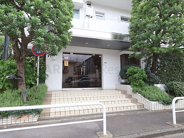 掃除が行き届き清潔感のあるエントランス