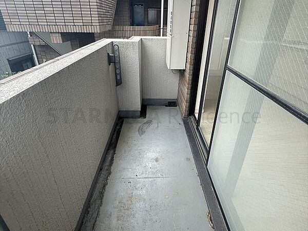 2面バルコニーと2面採光で光そそぐ空間設計。