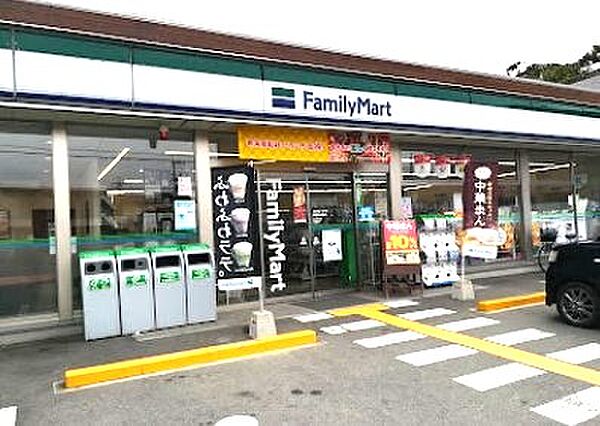 ■ファミリーマート橿原石川町店　約500ｍ