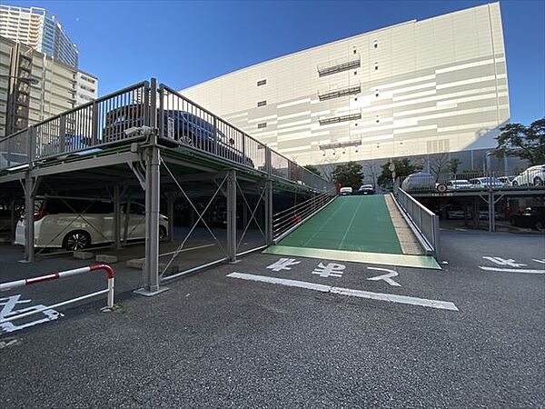 敷地内自走式駐車場・洗車スペース有