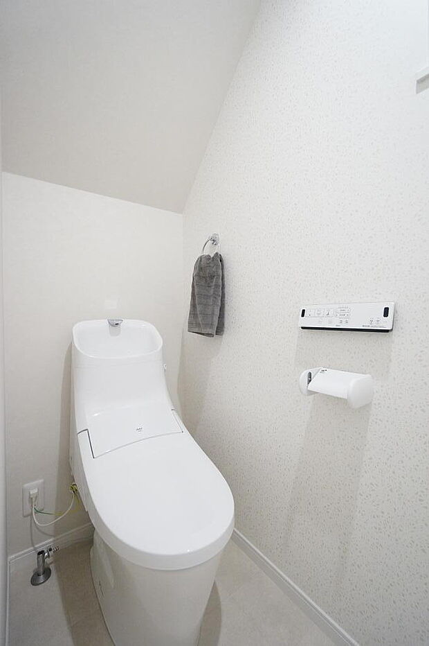 【施工例】トイレは１．２階それぞれにあるので、忙しい朝や来客時にも便利です。