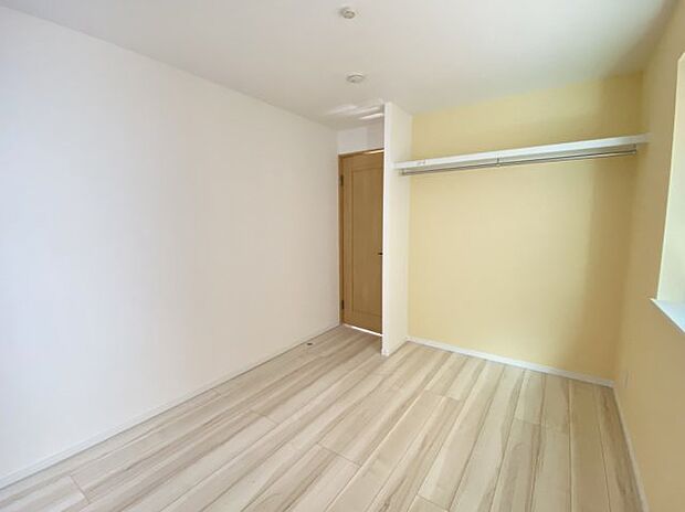 魅せる収納（オープンクローゼット）はお部屋を広く使えるだけでなく、アレンジの幅が広がります。