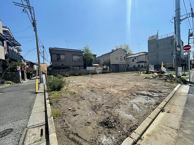 物件は日暮里舎人ライナー扇大橋駅徒歩約16分の住宅街にございます。