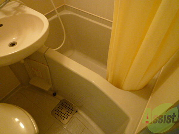 画像4:真っ白お風呂です