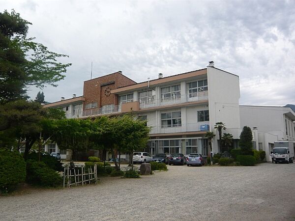 画像24:小学校「飯田市立伊賀良小学校まで2137m」