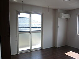 グランテラス上郷 1階ワンルームのリビング/ダイニング