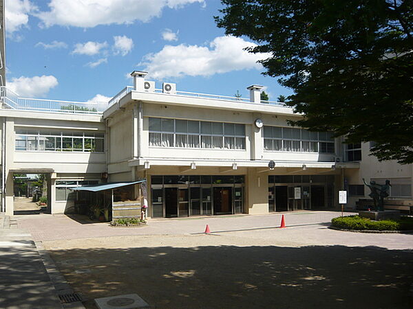 小学校「飯田市立上郷小学校まで820m」
