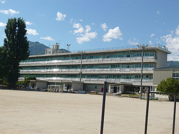 小学校「飯田市立鼎小学校まで1334m」