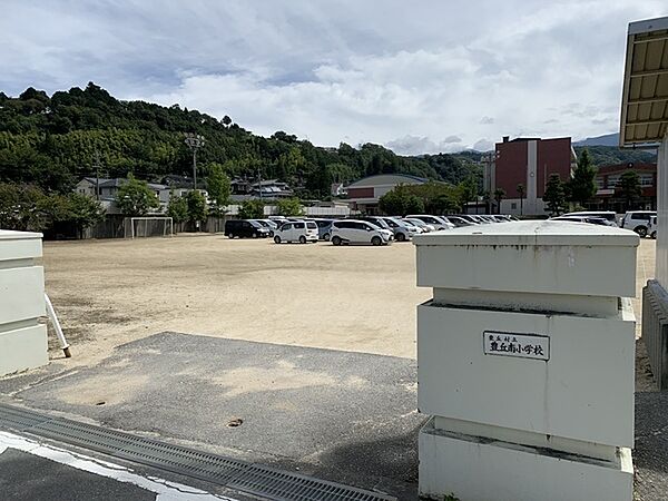 小学校「豊丘村立豊丘南小学校まで1483m」