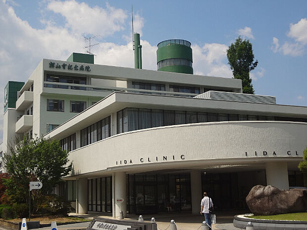 病院「輝山会記念病院まで1234m」