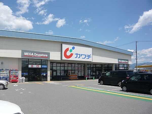 ドラックストア 「カワチ薬品飯田店まで1372m」