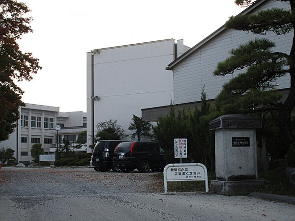 中学校「飯田市立旭ケ丘中学校まで2156m」