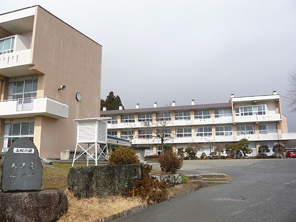 小学校「飯田市立山本小学校まで942m」