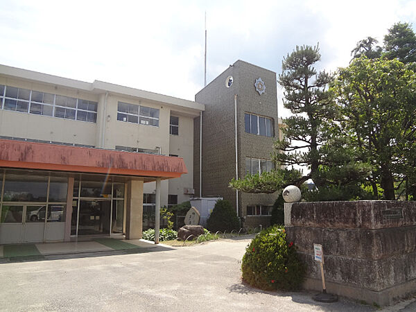 小学校「飯田市立竜丘小学校まで1619m」