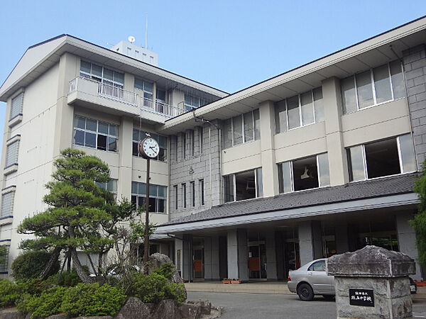 中学校「飯田市立緑ケ丘中学校まで2441m」