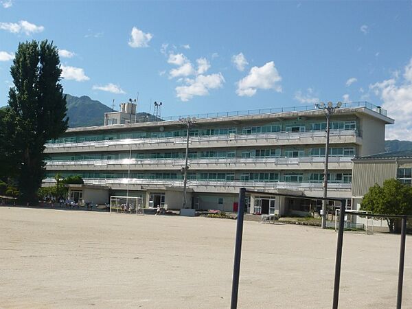 小学校「飯田市立鼎小学校まで794m」