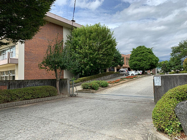 中学校「松川町立松川中学校まで892m」