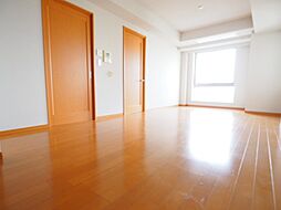 JR山手線 五反田駅 徒歩8分の賃貸マンション 26階3LDKのリビング/ダイニング