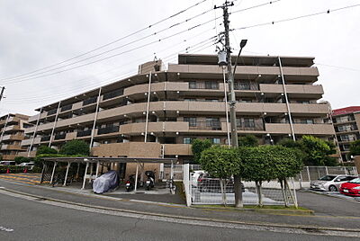 外観:鉄筋コンクリート造6階建。本物件は4階になります。総戸数34戸のマンションです! 外観:鉄筋コンクリート造6階建。本物件は4階になります。総戸数34戸のマンションです!