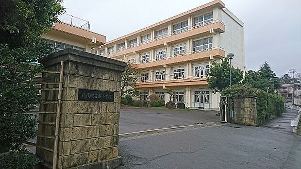 函南町立東小学校 400m