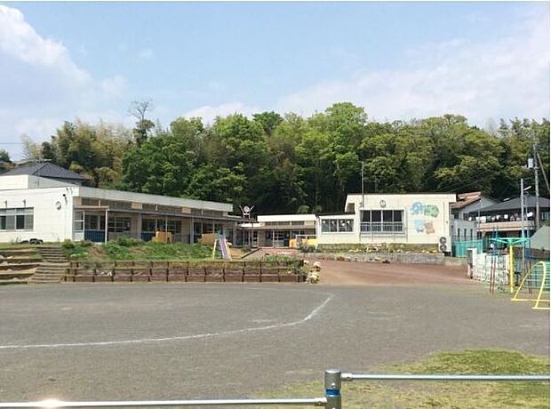 函南町立自由ケ丘幼稚園 410m