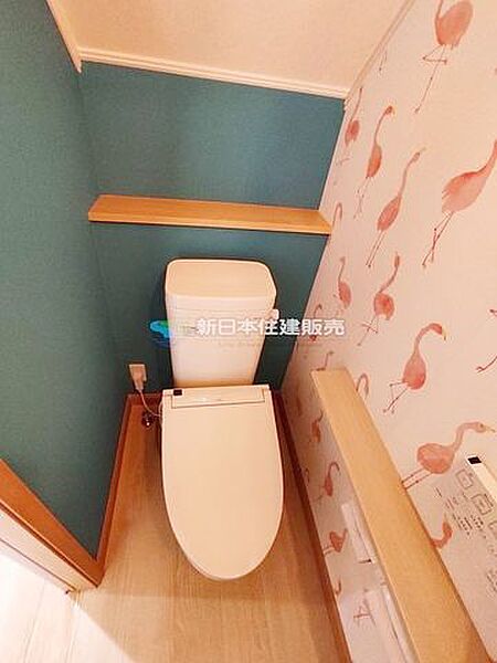 トイレ照明は自動感知付きです。