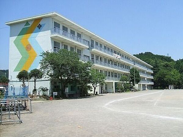 三島市立沢地小学校 600m