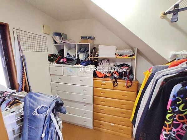 納戸。キッチンの横にあるので家事室としても可能。