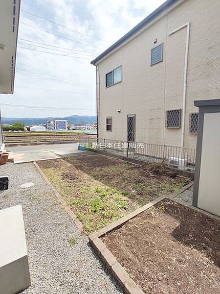 庭でBBQや家庭菜園が楽しめます