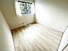 室内：2階洋室　5.25帖