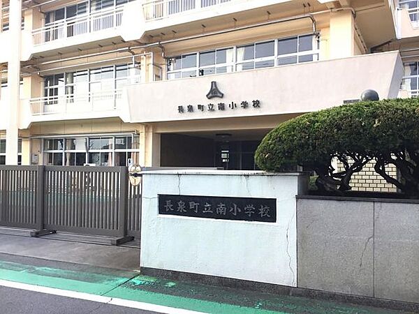 長泉町立南小学校 590m