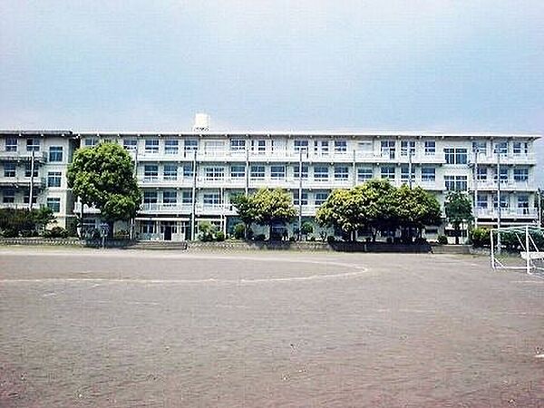 三島市立錦田中学校 1700m