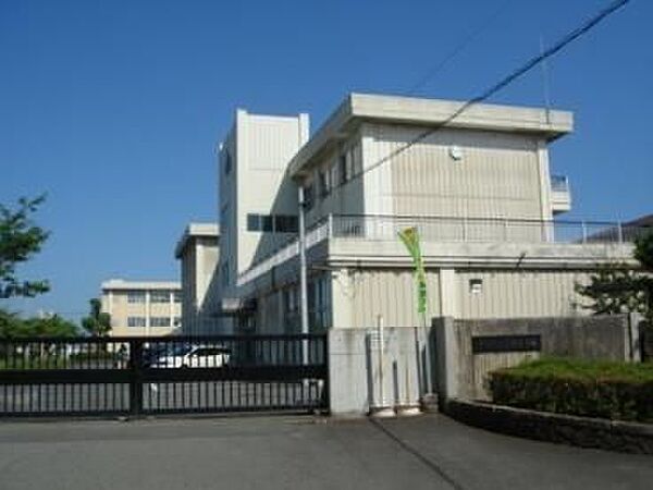 沼津市立原東小学校 740m